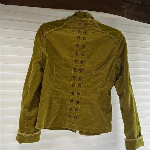 Chic Utility Jacket in Olive Green - Picture 3 of 3